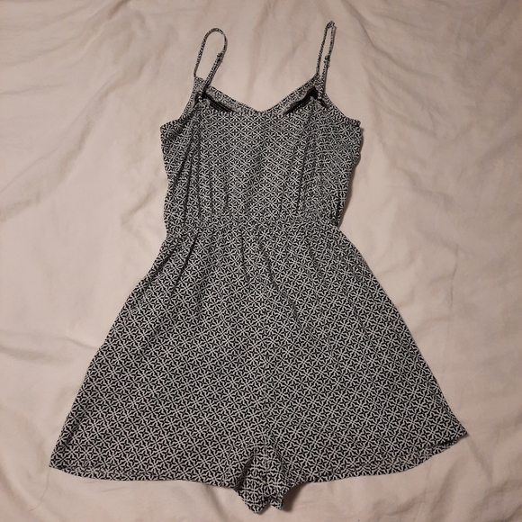 H&M romper size 4 - Picture 2 of 3